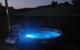 APANÓWKA domki z balią jacuzzi sauna